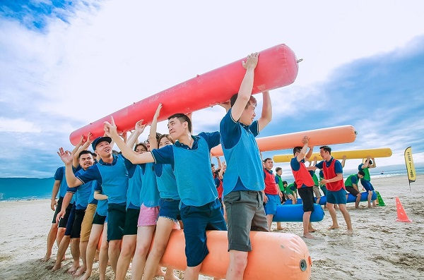 Team building bãi biển 